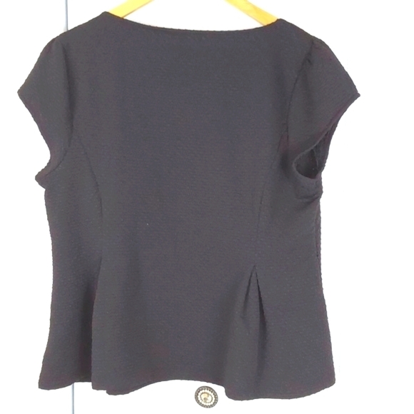 Elle Womens Black Scallop Neck Neutral Textured shell top pintuck Sz.XL - Picture 4 of 7
